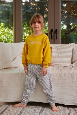 Toptan Kız Çocuk Yazı Nakışlı Pijama Takımı 3-12Y Zeyland 1070-ZK24-110231 - Zeyland